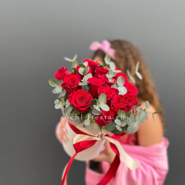 15 Красных роз в боксе №2 в Воронеже