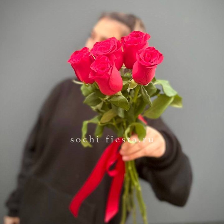 Букет 5 красных роз  в Воронеже