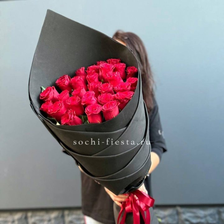 25 высоких красных роз в Воронеже