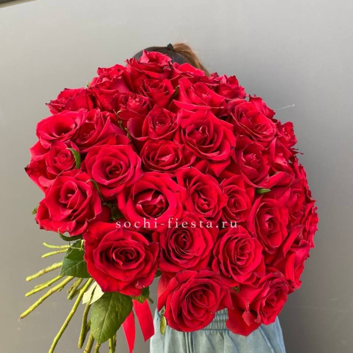 35 красных роз под ленту в Воронеже