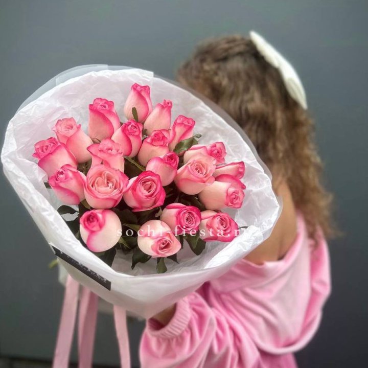 21 розовые розы Венди  в оформлении в Воронеже