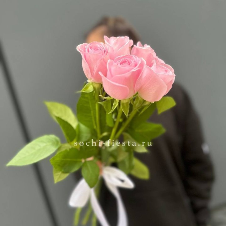 Букет 5 розовых роз  в Воронеже