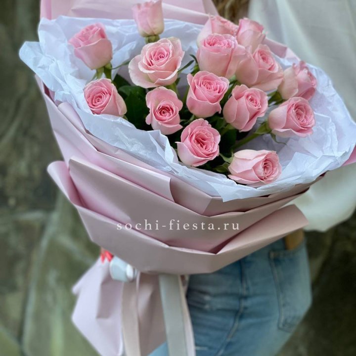 Розовые розы в авторском оформлении в Воронеже