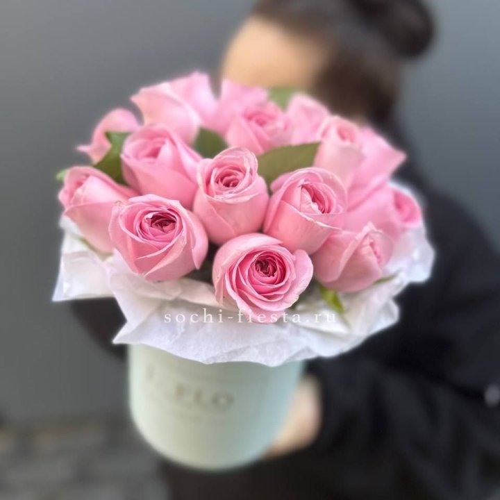 17 розовых роз в цилиндре в Воронеже