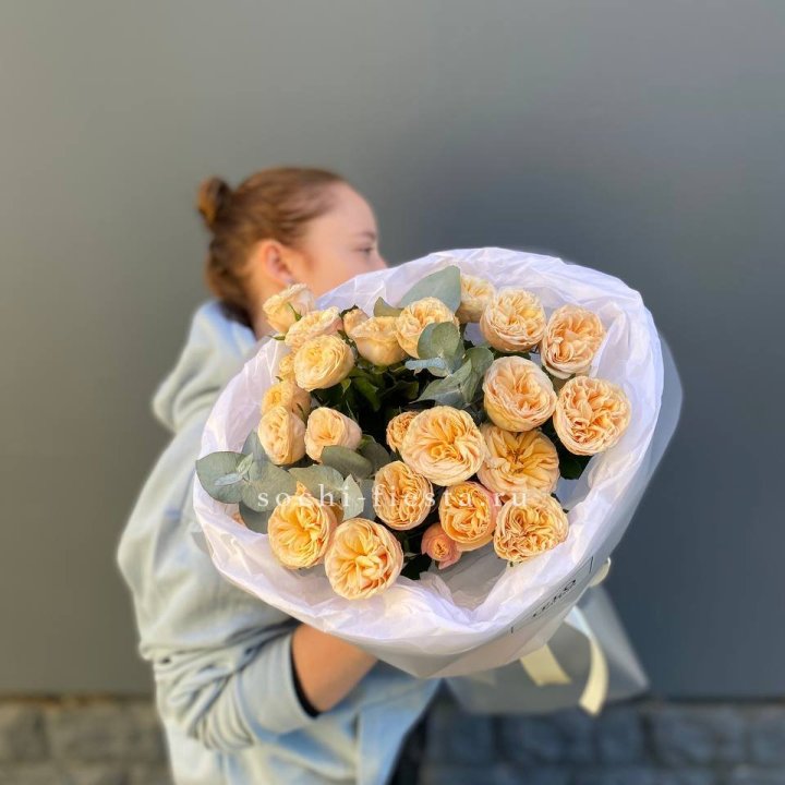 7 пионовидных роз в Воронеже