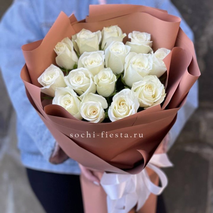 15 белых роз сиена в Воронеже
