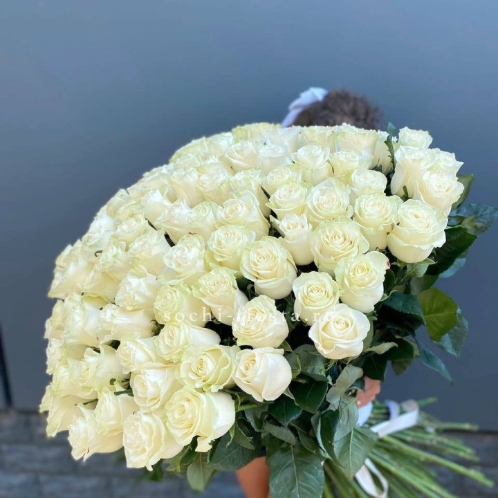 101 белая высокая роза в Воронеже