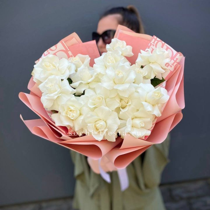 Белые розы "Аморе" в Воронеже