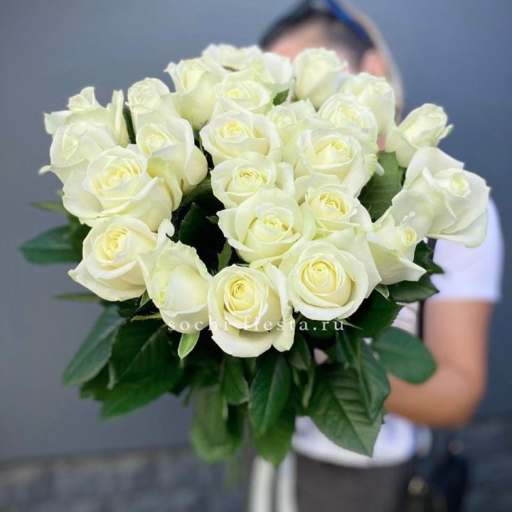 Голландские розы белые 25 в Воронеже