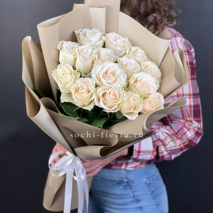 15 белых роз кофе в Воронеже