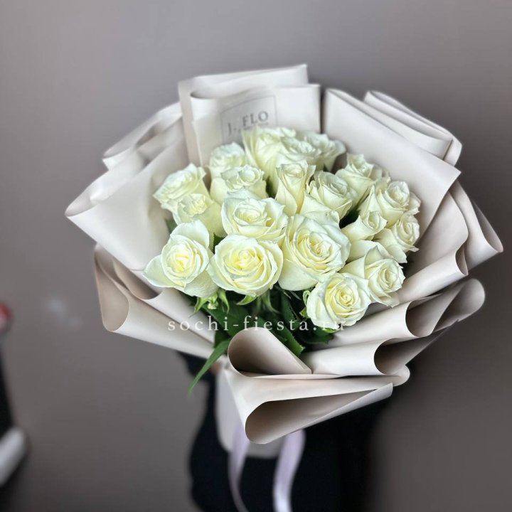 19 белых роз  в Воронеже