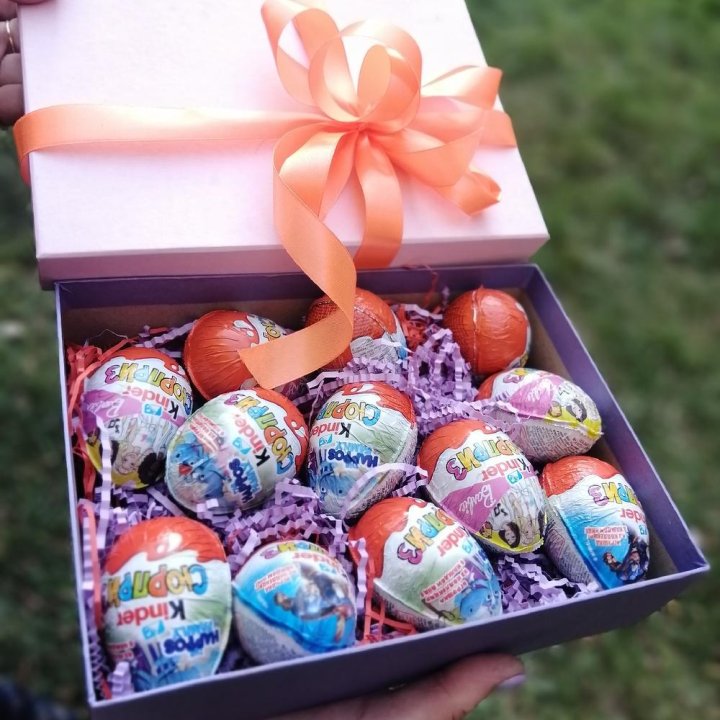 Коробка с киндерами в Воронеже