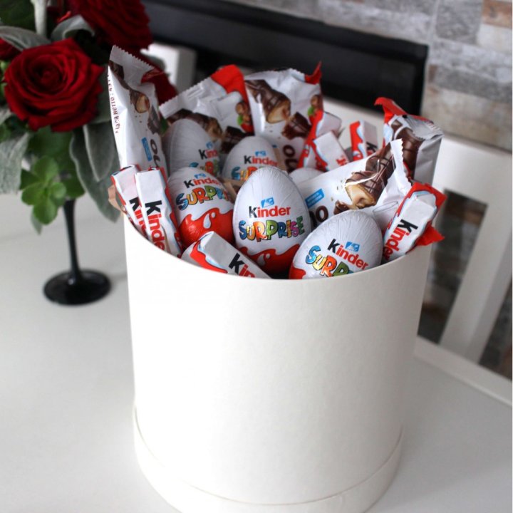 Коробка с киндерами  в Воронеже