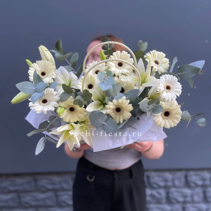 Сумочка лилии и герберы в Воронеже