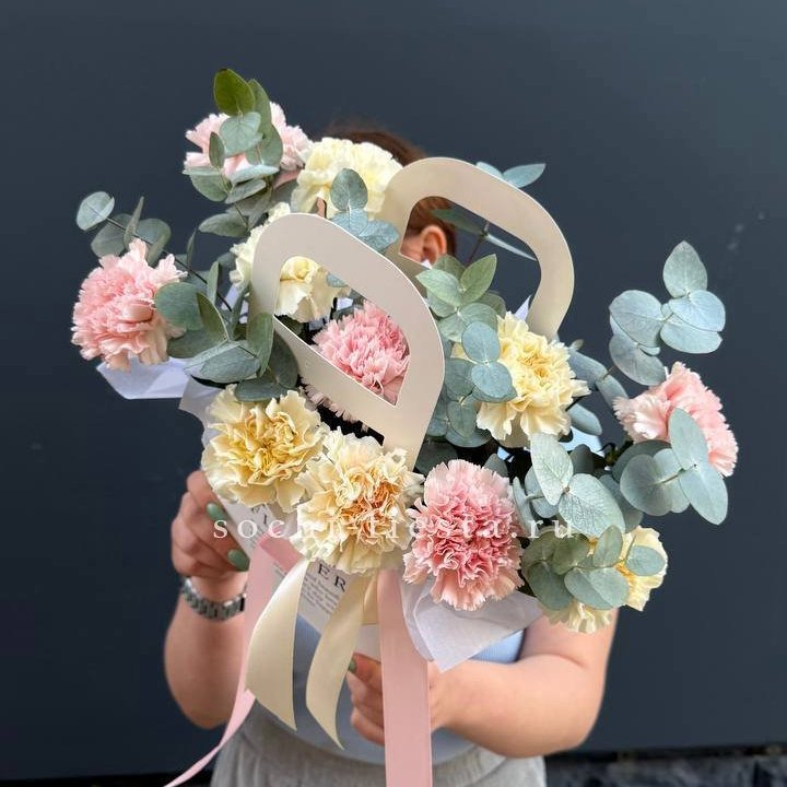 Сумочка из диантусов в Воронеже