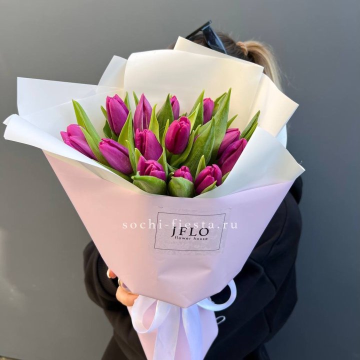 15 пурпурных тюльпанов в Воронеже