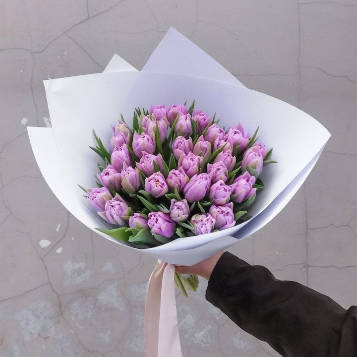 35 сиреневых тюльпанов в Воронеже