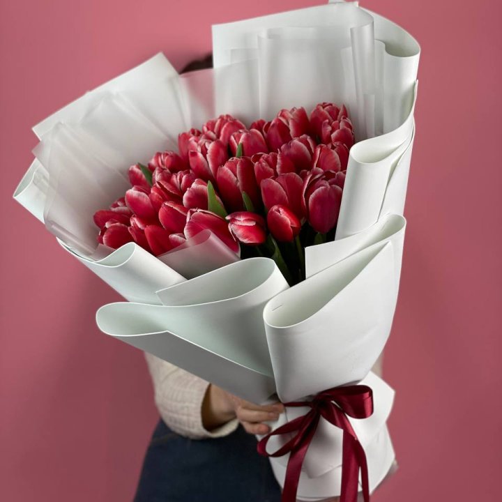 Букет красных тюльпанов в Воронеже